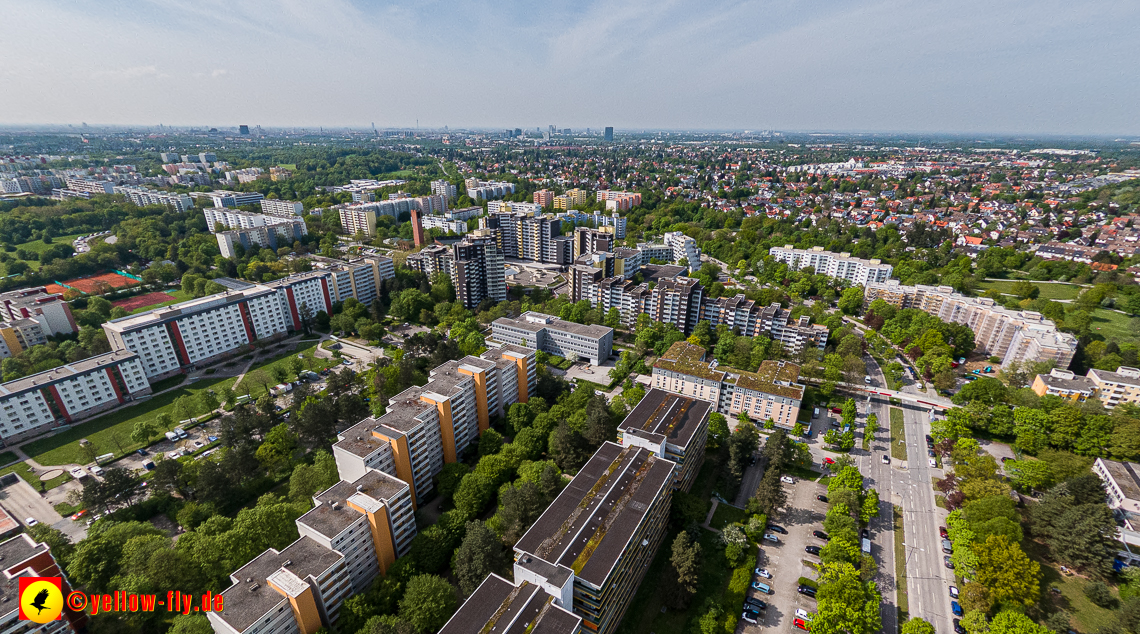 09.05.2023 - Marx-zentrum mit Karl-Marx-Ring 52-62 und 53-57 in Neuperlach